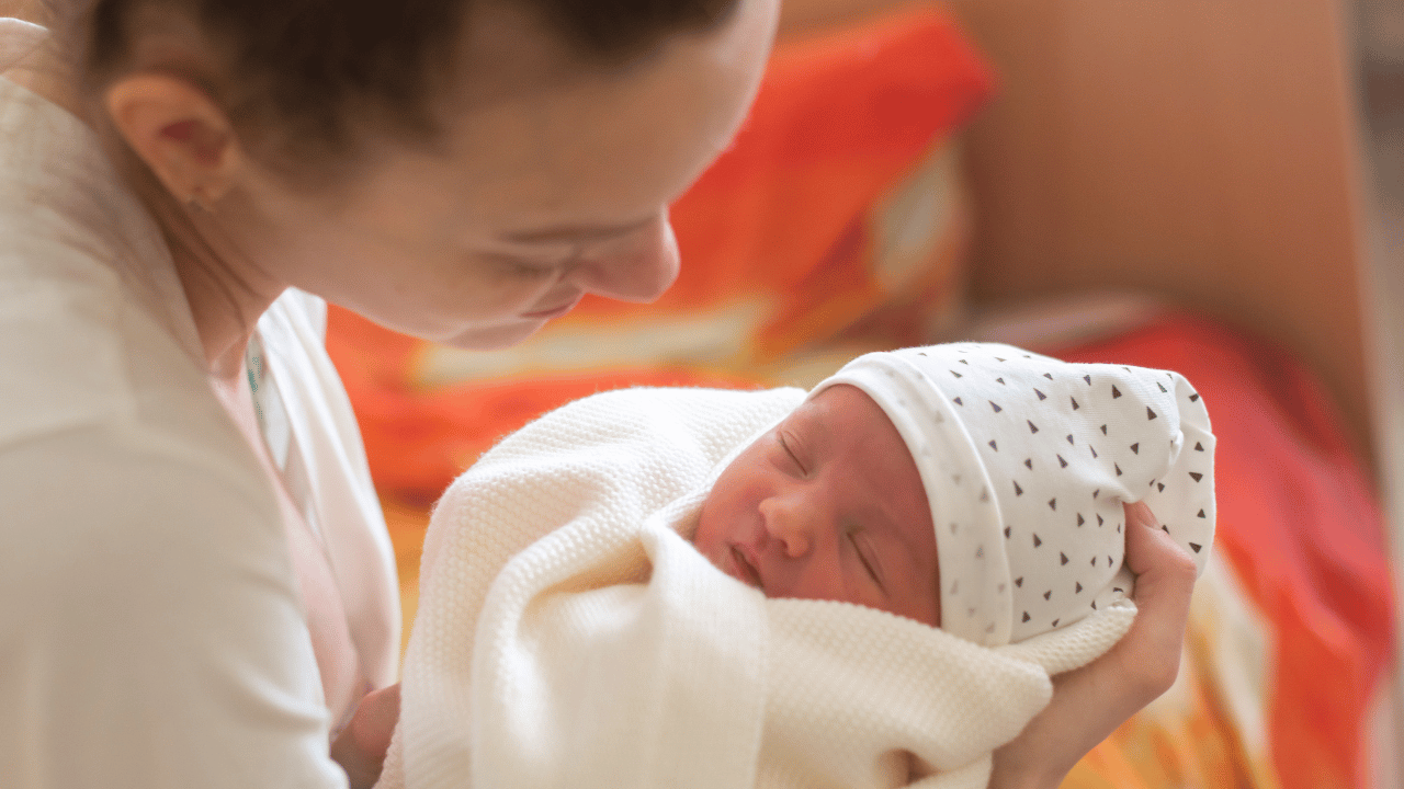 10 Best Essential Breastfeeding Products for new Mothers